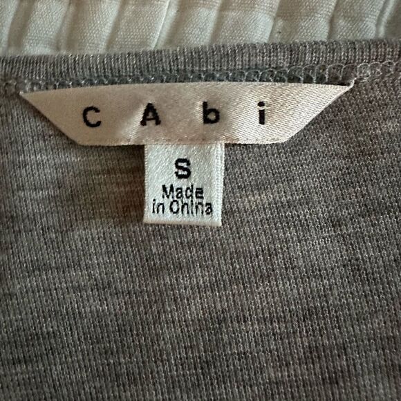 CAbi grey, draped short sleeve pullover. - Picture 2 of 4